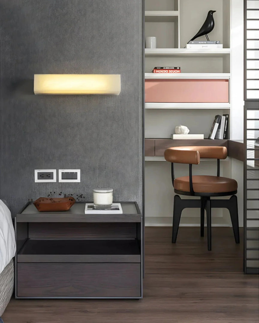 Prostokątna lampa ścienna z naturalnego kamienia do montażu na ścianie – widok produktu 16 | Nuvira Home
