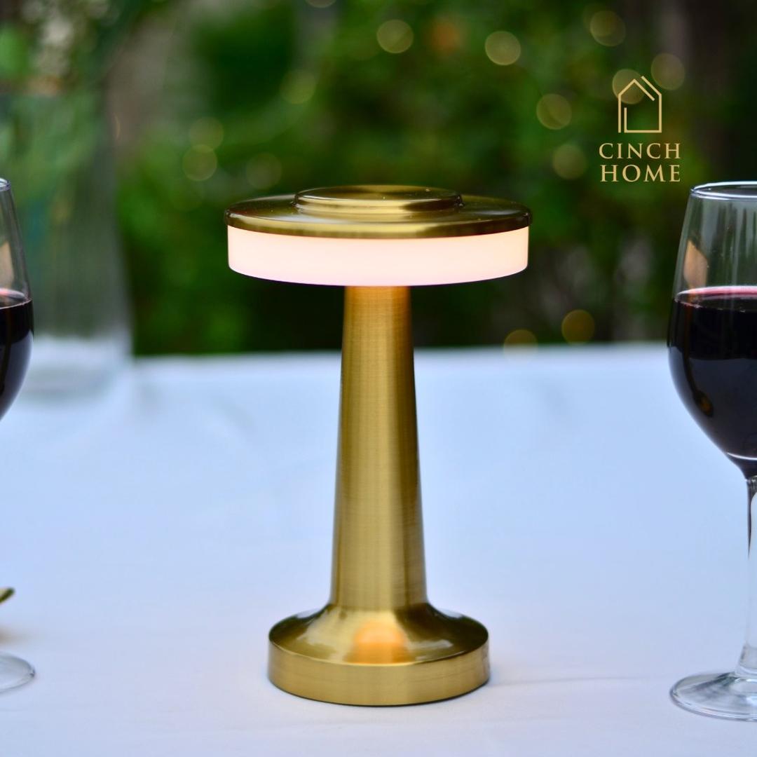 Przenośna Bezprzewodowa Metalowa Lampa Stołowa Z Akumulatorem – widok produktu 7 | Nuvira Home