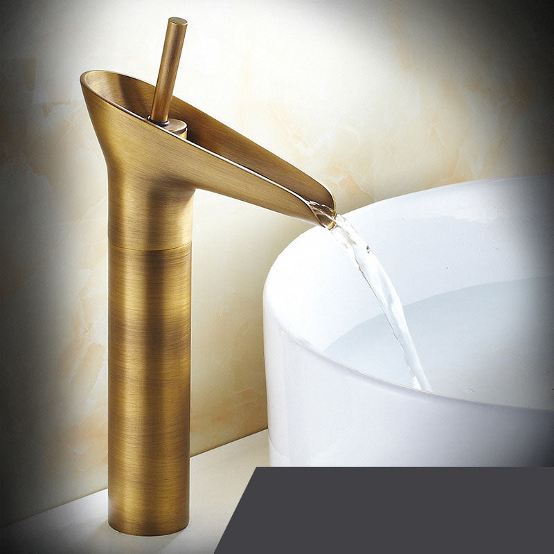 Retro Bateria Umywalkowa z Kaskadą – widok produktu 4 | Nuvira Home