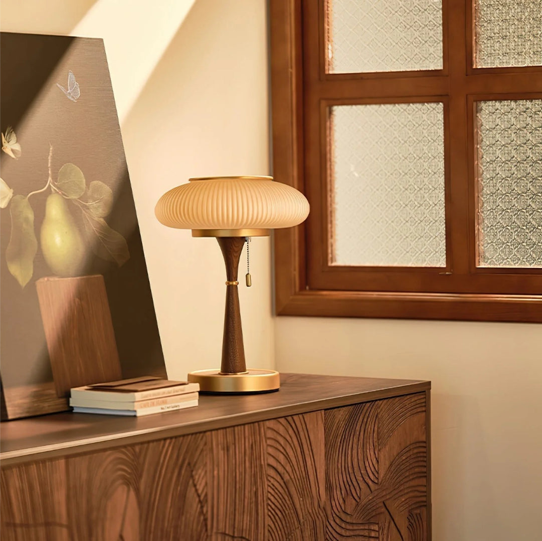 Retro drewniana lampa stołowa – widok produktu 1 | Nuvira Home