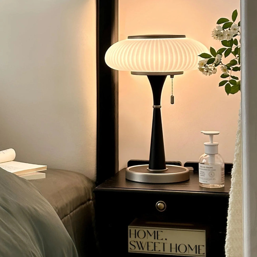 Retro drewniana lampa stołowa – widok produktu 5 | Nuvira Home
