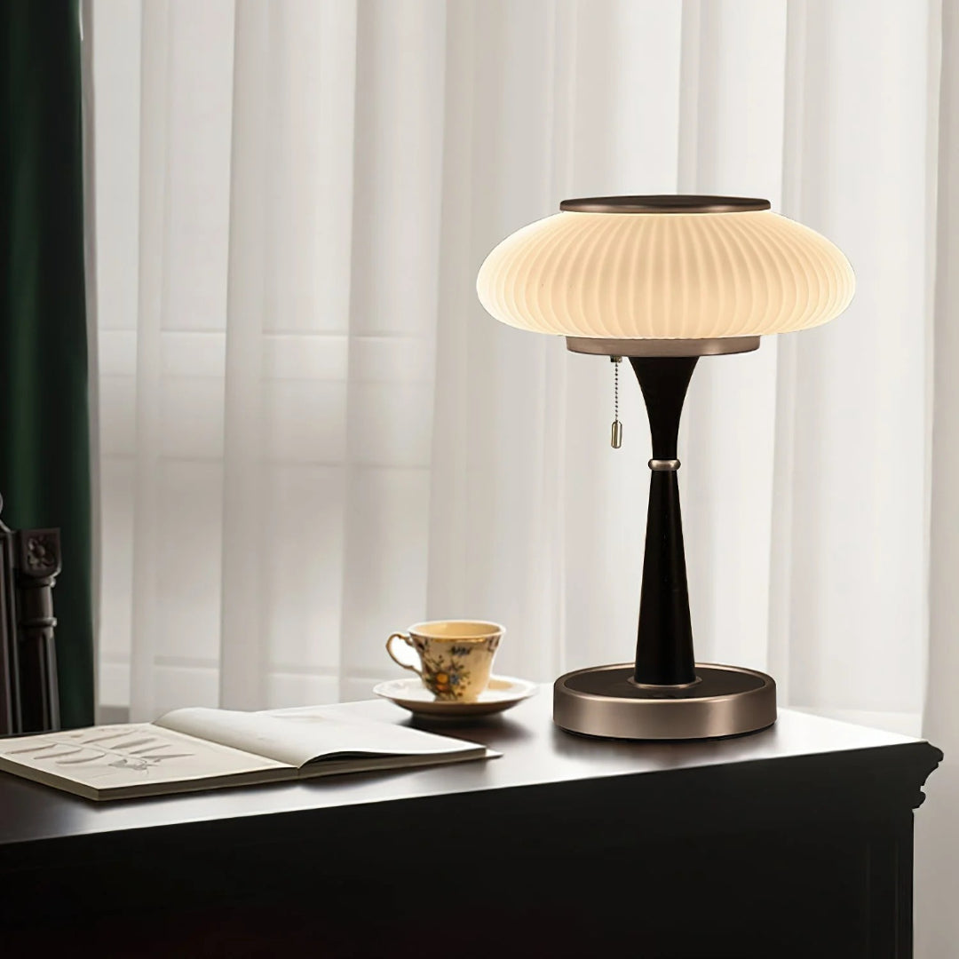 Retro drewniana lampa stołowa – widok produktu 6 | Nuvira Home