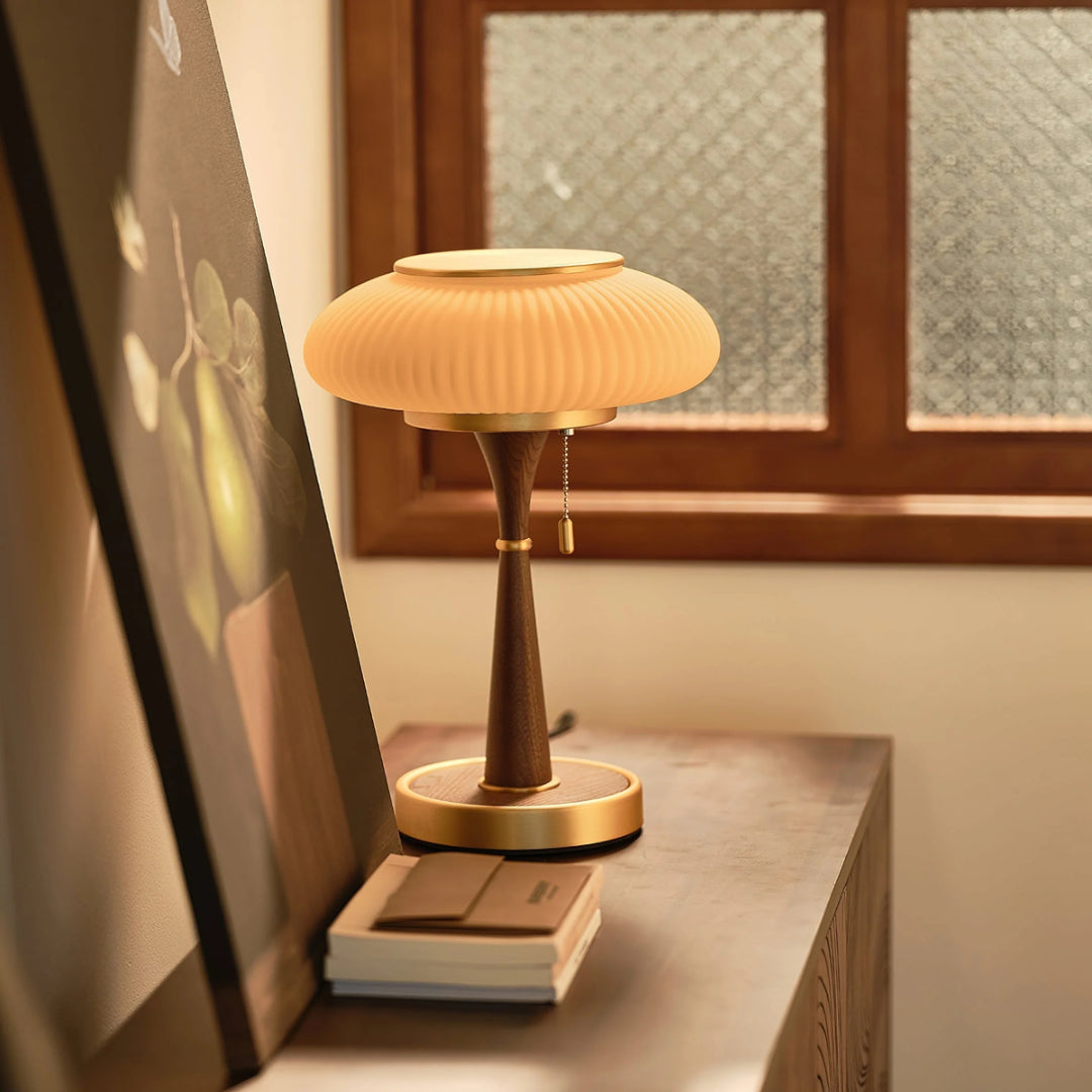 Retro drewniana lampa stołowa – widok produktu 10 | Nuvira Home