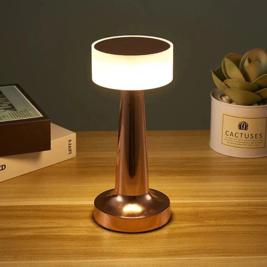 Retro okrągła metalowa lampa stołowa – widok produktu 3 | Nuvira Home