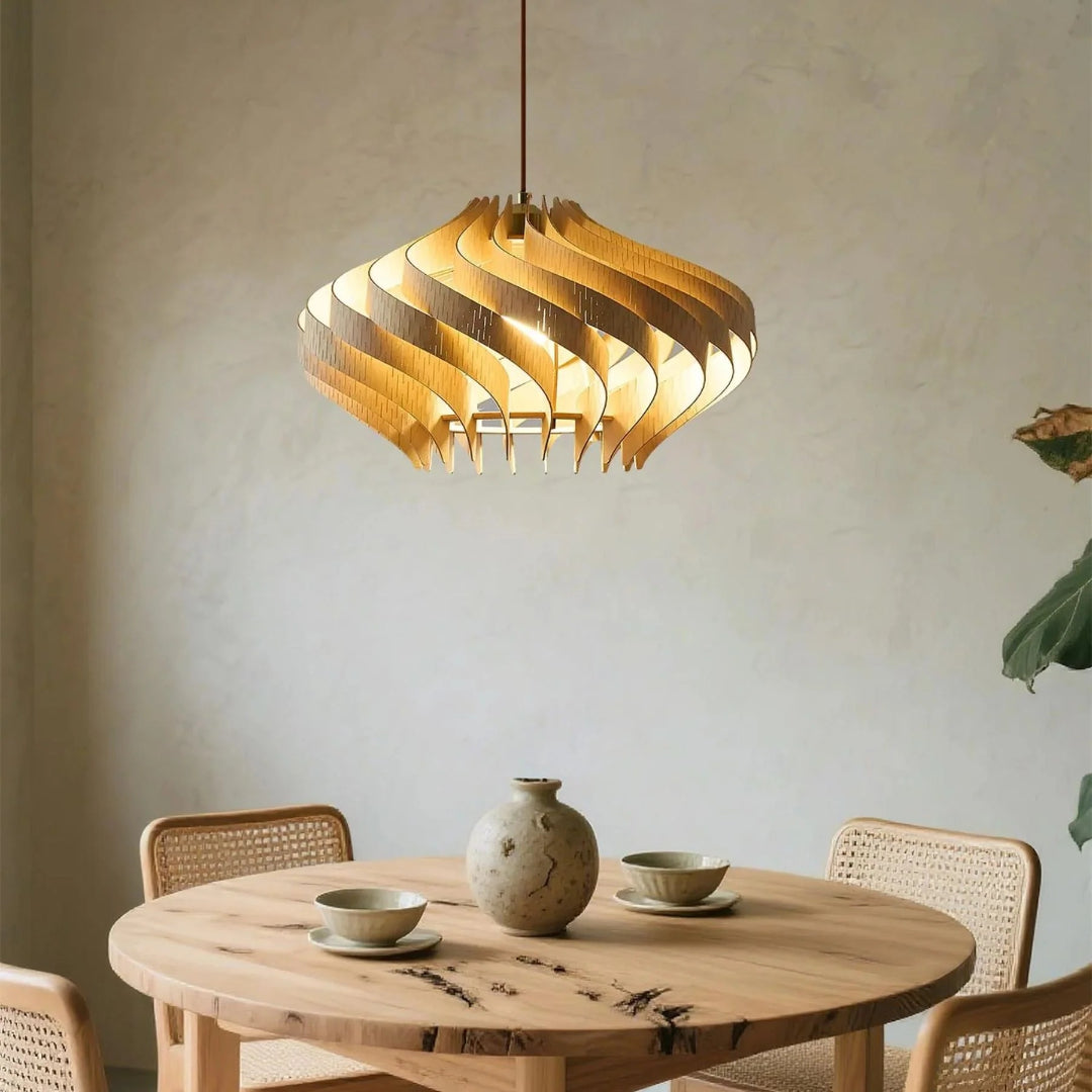 Rzeźbiarska drewniana lampa wisząca spiralna – widok produktu 12 | Nuvira Home