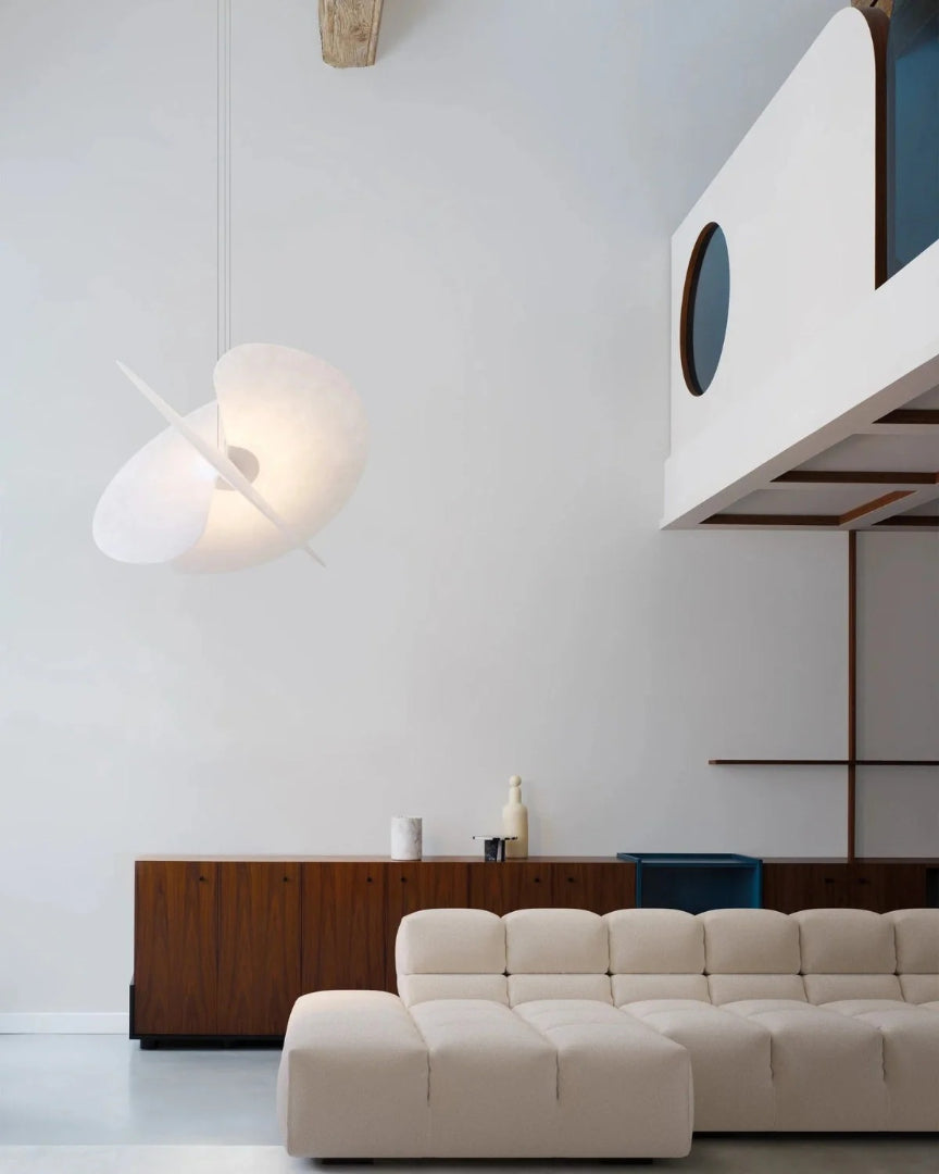 Rzeźbiarska lampa wisząca z tkaniny w nowoczesnym stylu – widok produktu 5 | Nuvira Home