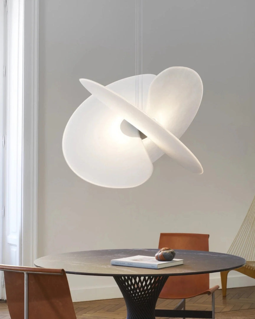 Rzeźbiarska lampa wisząca z tkaniny w nowoczesnym stylu – widok produktu 11 | Nuvira Home