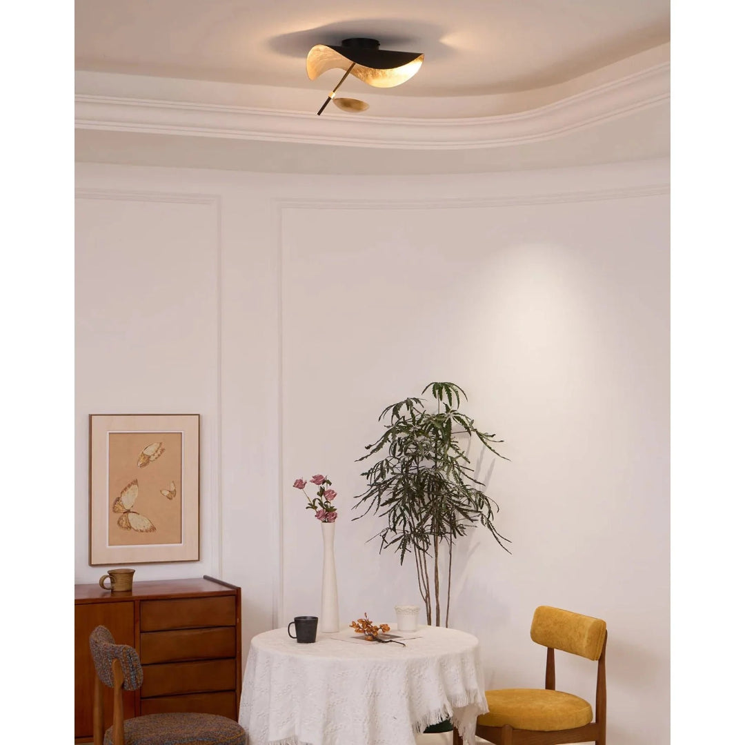 Rzeźbiarska sufitowa lampa o zakrzywionej formie – widok produktu 32 | Nuvira Home