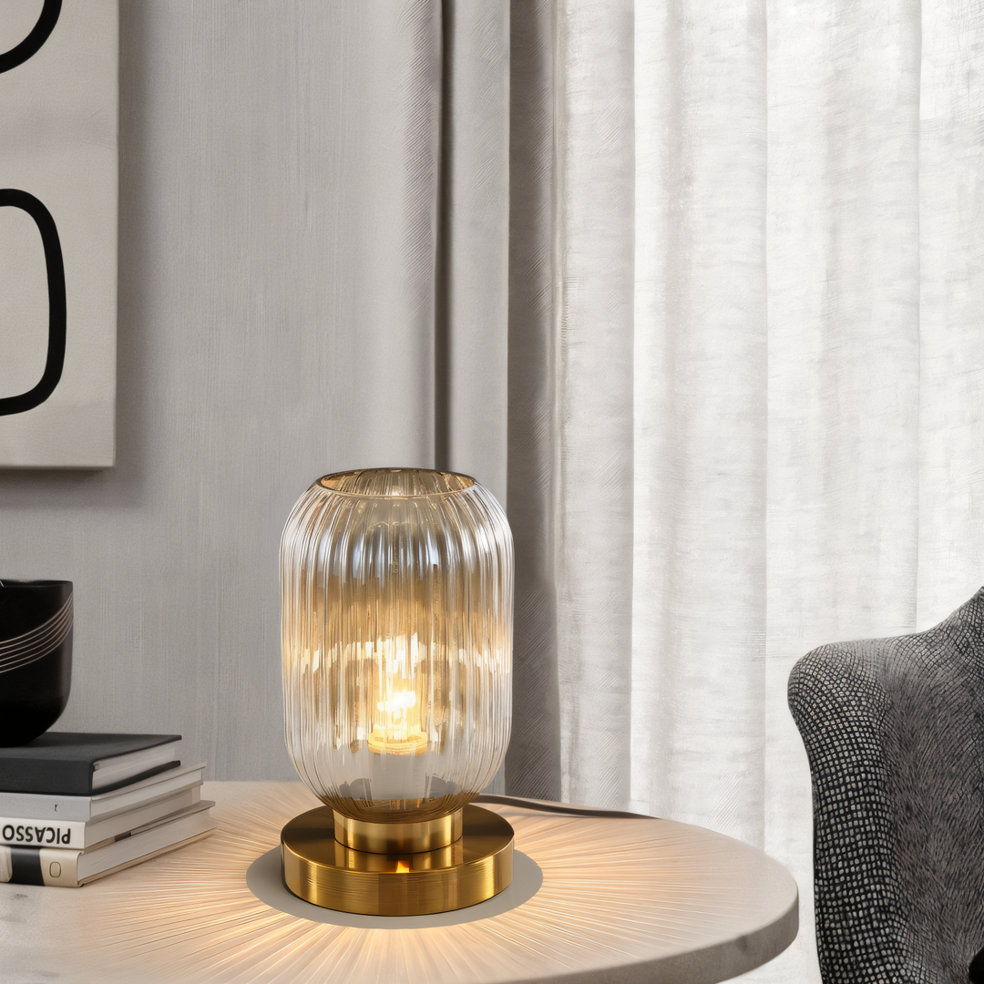 Skandynawska Lampa Stołowa z Żłobionego Szkła – Elegancki Design – widok produktu 2 | Nuvira Home