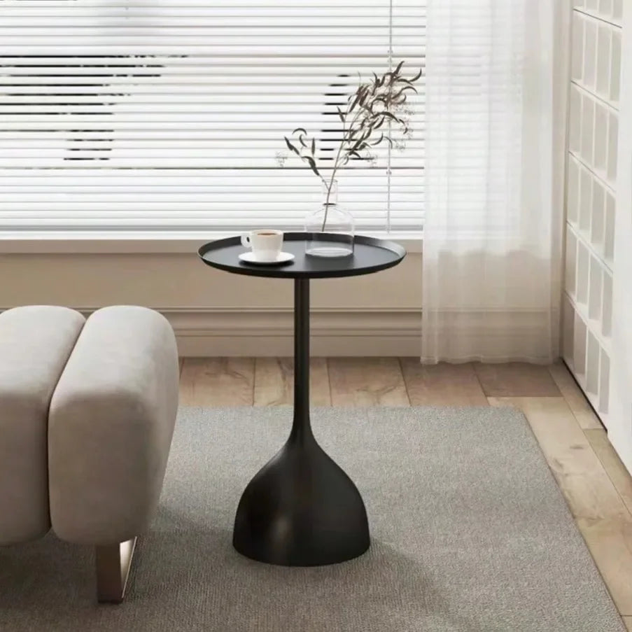 Skandynawski Okrągły Stolik Pomocniczy z Metalu – widok produktu 1 | Nuvira Home