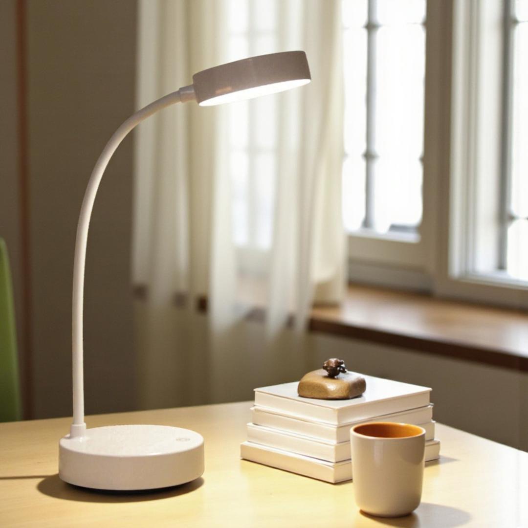Stylowa Lampa Biurkowa LED – Regulowana Jasność – widok produktu 4 | Nuvira Home