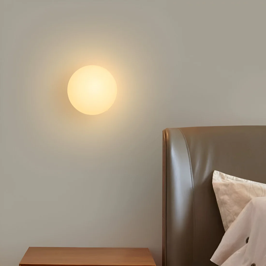 Szklana Lampa Ścienna – Nowoczesny Design z Eleganckim Wykończeniem – widok produktu 2 | Nuvira Home