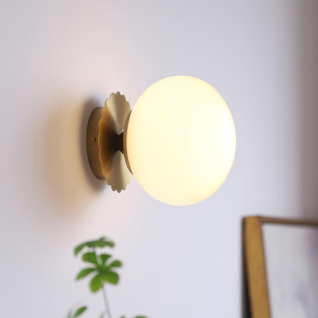 Szklana Lampa Ścienna W Kształcie Kuli – widok produktu 2 | Nuvira Home