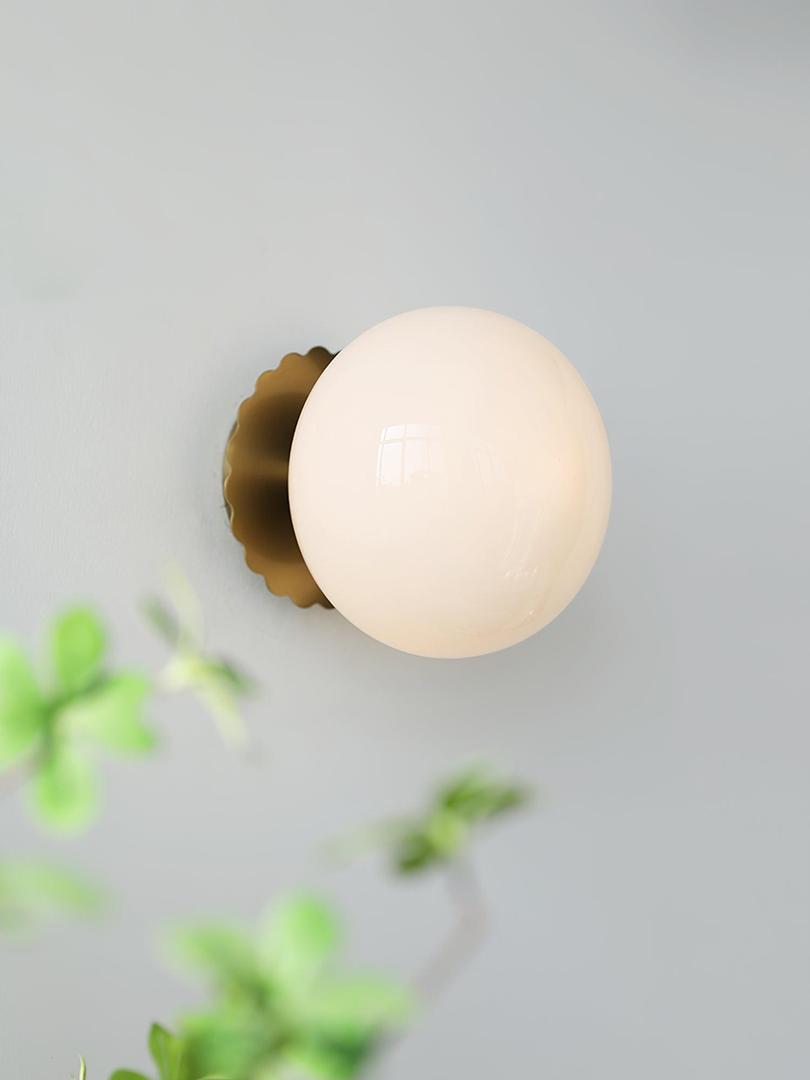 Szklana Lampa Ścienna W Kształcie Kuli – widok produktu 18 | Nuvira Home