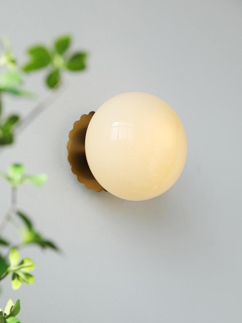 Szklana Lampa Ścienna W Kształcie Kuli – widok produktu 24 | Nuvira Home