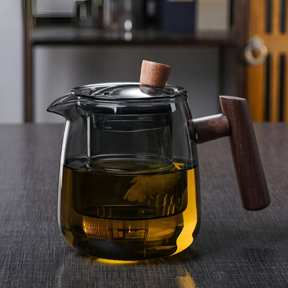 Szklany Dzbanek do Herbaty 600 ml z Drewnianym Uchwytem – widok produktu 2 | Nuvira Home