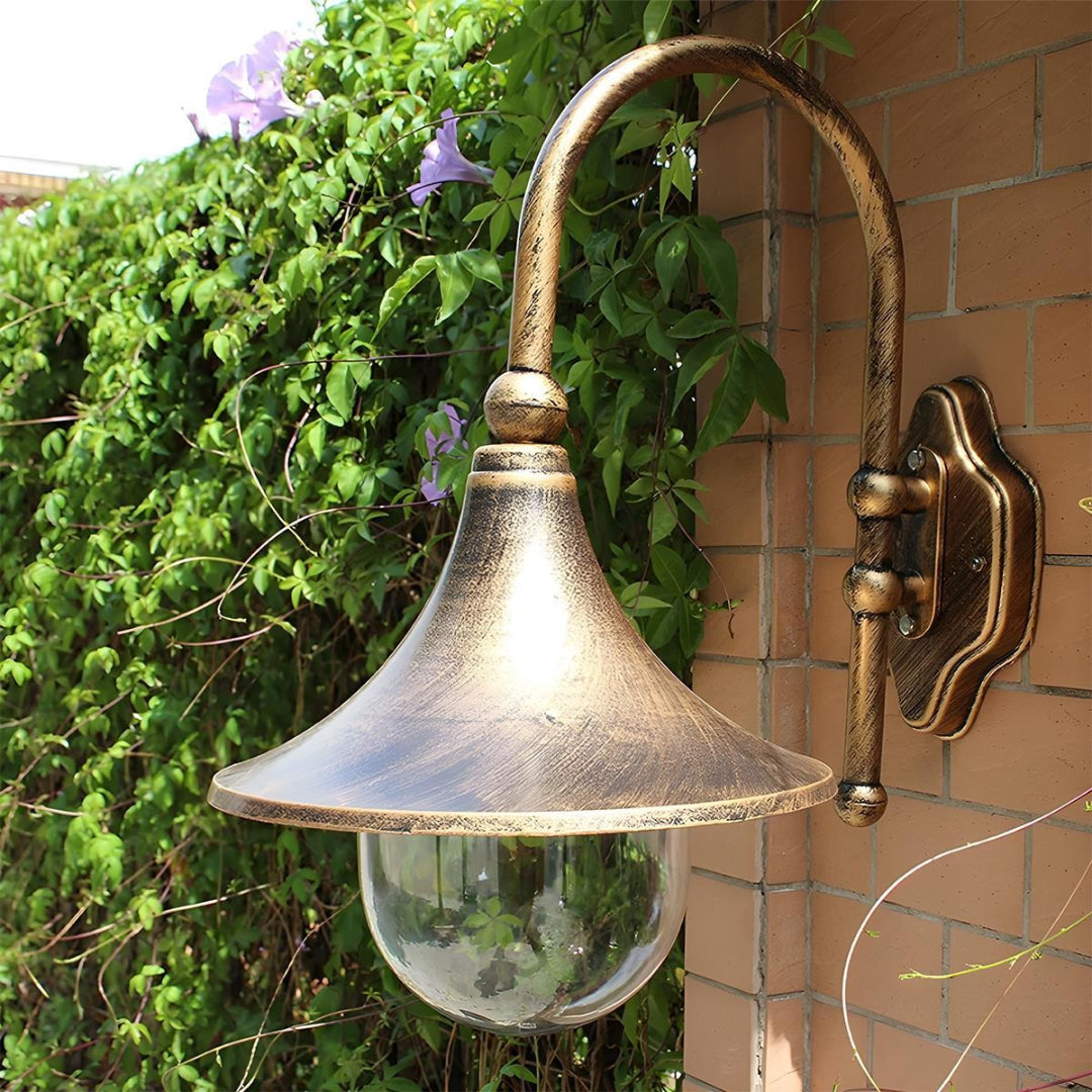 Vintage metalowa zewnętrzna lampa ścienna – widok produktu 3 | Nuvira Home