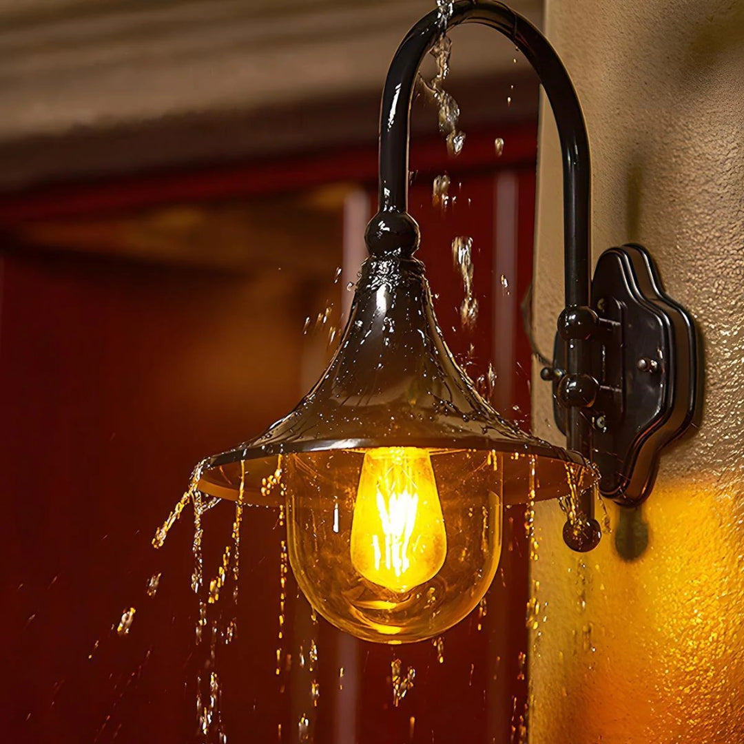 Vintage metalowa zewnętrzna lampa ścienna – widok produktu 6 | Nuvira Home