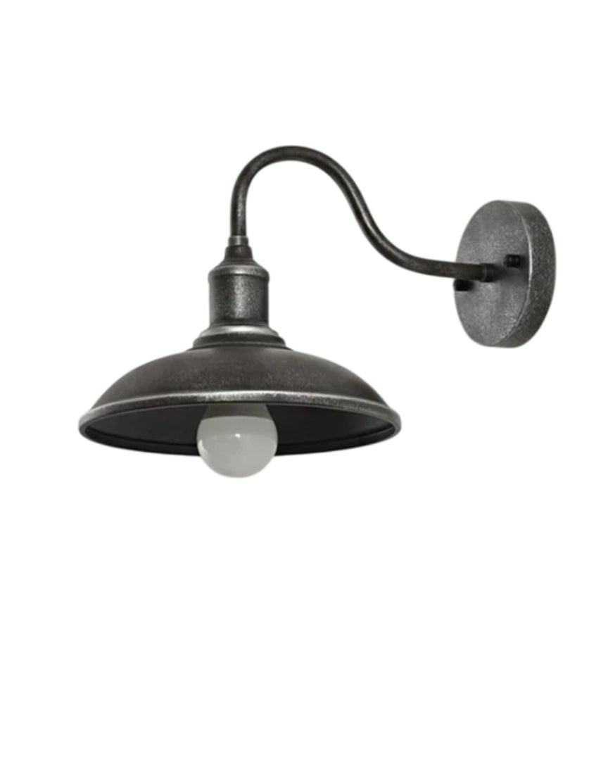 Vintage metalowa zewnętrzna lampa ścienna w stylu retro – widok produktu 5 | Nuvira Home