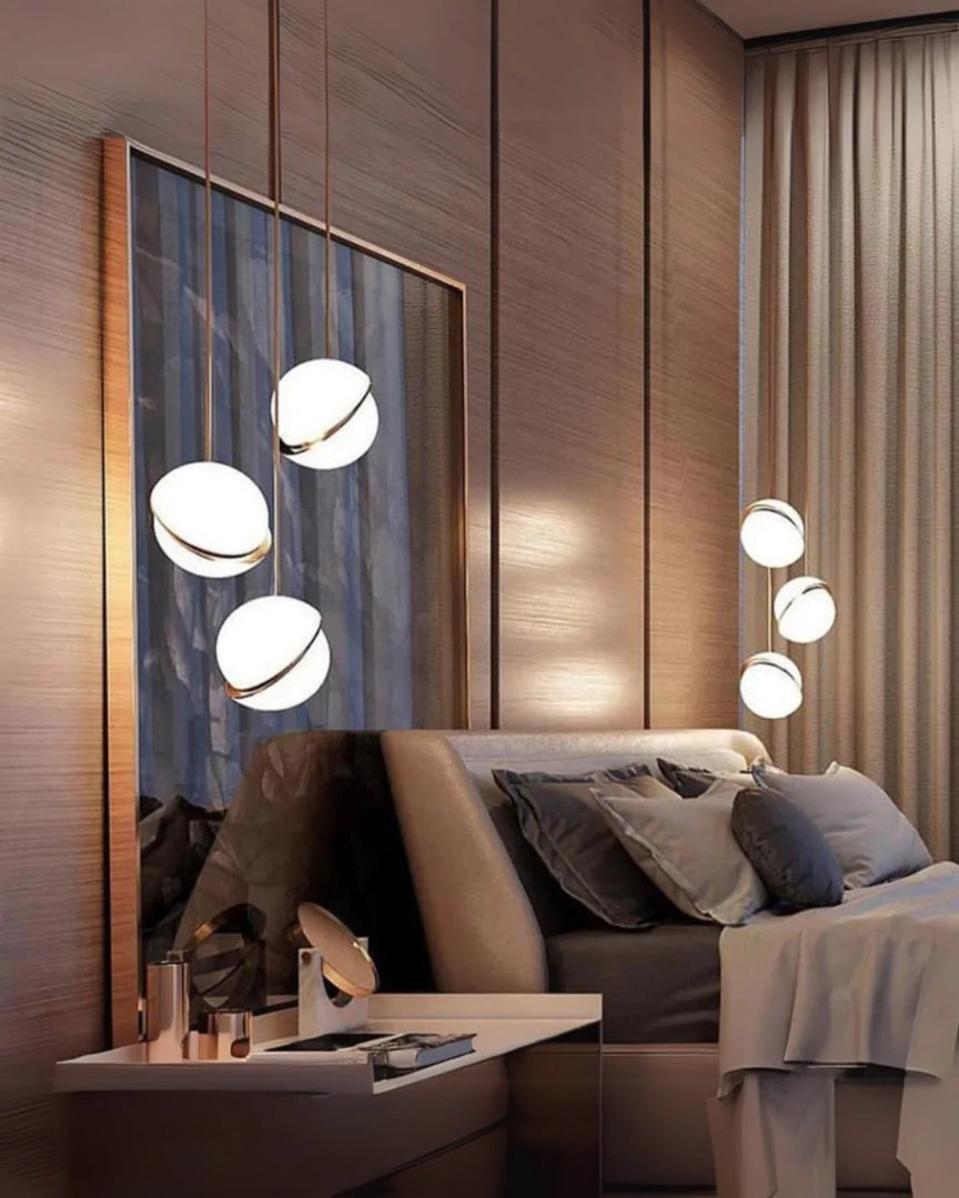 Wisząca lampa z kulą szklaną w minimalistycznym stylu – widok produktu 2 | Nuvira Home