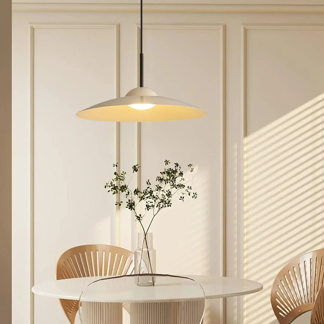 Wisząca lampa z naturalnego drewna w kształcie kopuły – widok produktu 5 | Nuvira Home