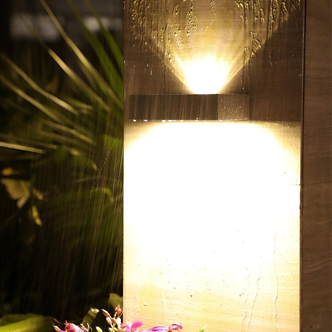 Zewnętrzna Lampa Ścienna z Czujnikiem – Ładowalna Lampa LED – widok produktu 4 | Nuvira Home