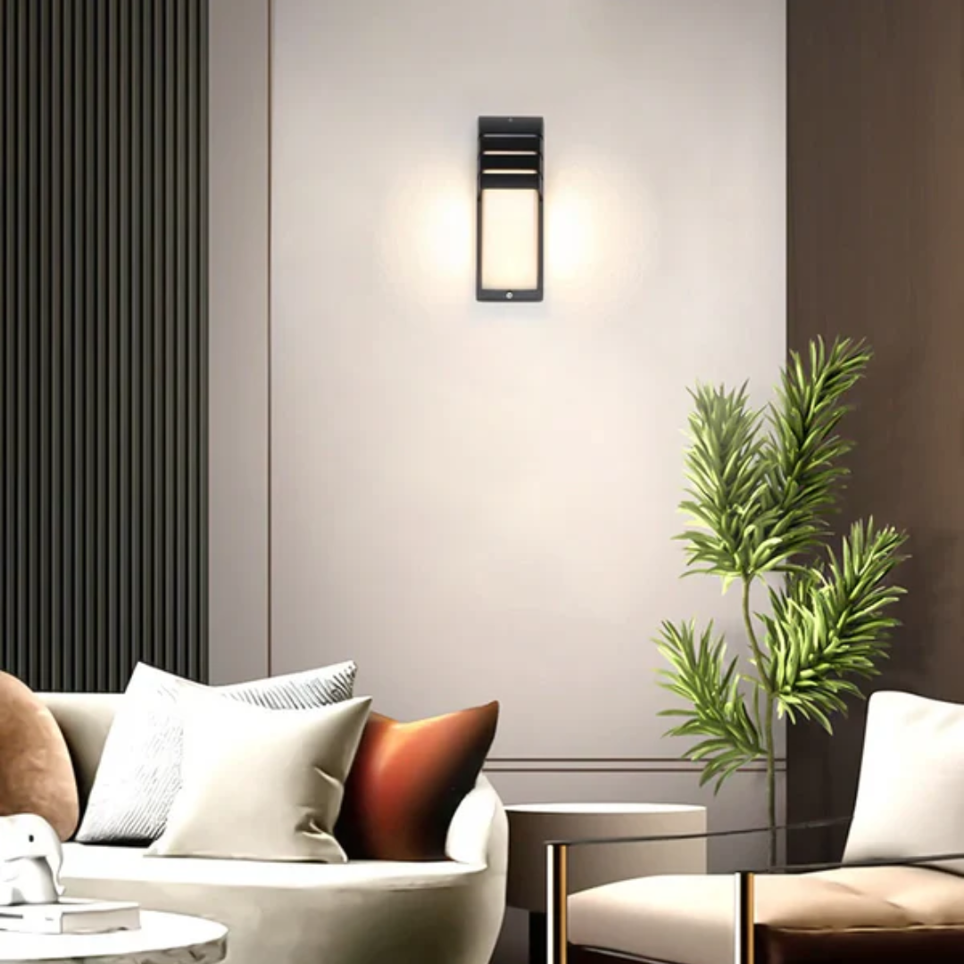 Zewnętrzna Lampa Ścienna z Czujnikiem – Nowoczesny Design – widok produktu 3 | Nuvira Home