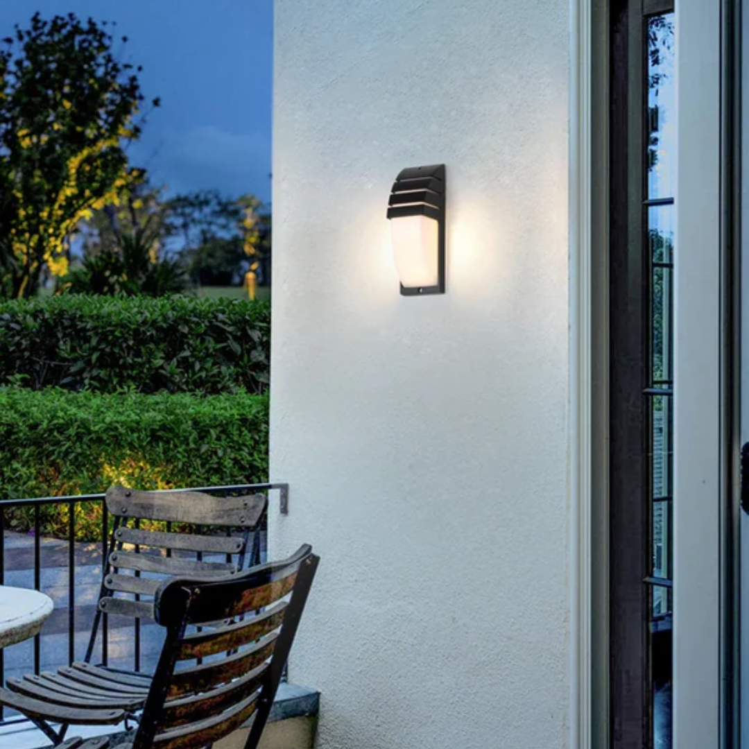 Zewnętrzna Lampa Ścienna z Czujnikiem – Nowoczesny Design – widok produktu 6 | Nuvira Home