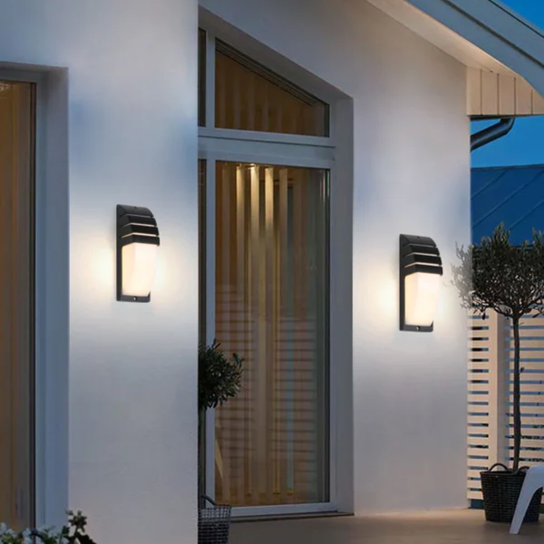 Zewnętrzna Lampa Ścienna z Czujnikiem – Nowoczesny Design – widok produktu 7 | Nuvira Home