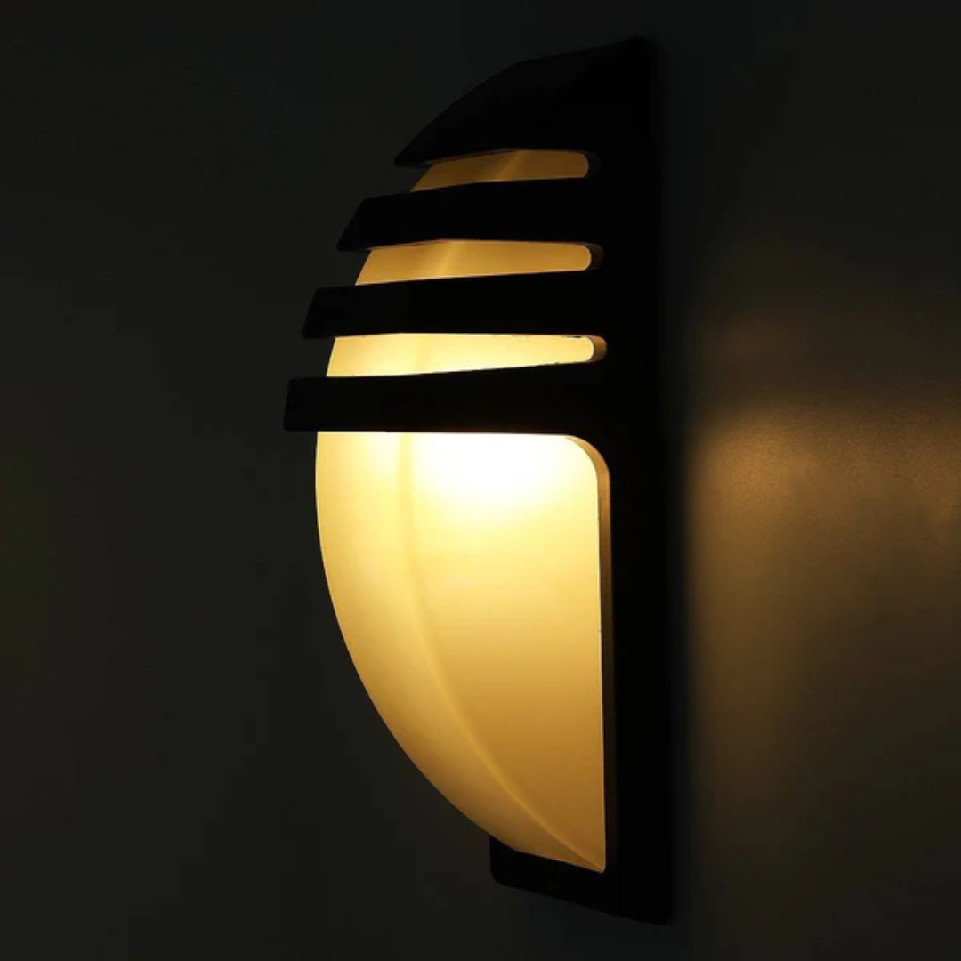 Zewnętrzna Lampa Ścienna z Czujnikiem – Nowoczesny Design – widok produktu 10 | Nuvira Home