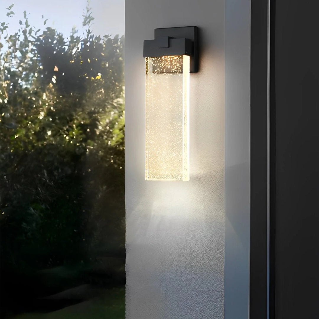 Zewnętrzna lampa ścienna z kryształową bańką – widok produktu 2 | Nuvira Home