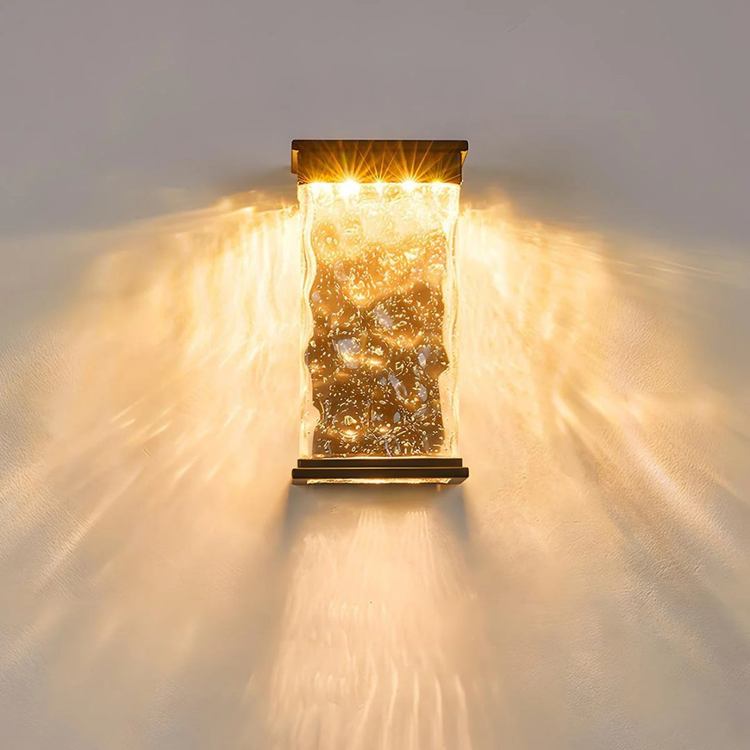Zewnętrzna lampa ścienna z teksturowanego szkła – widok produktu 8 | Nuvira Home