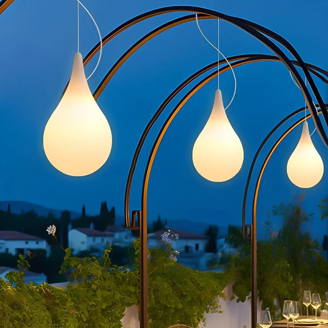 Zewnętrzna lampa wisząca w kształcie kropli wody – widok produktu 2 | Nuvira Home