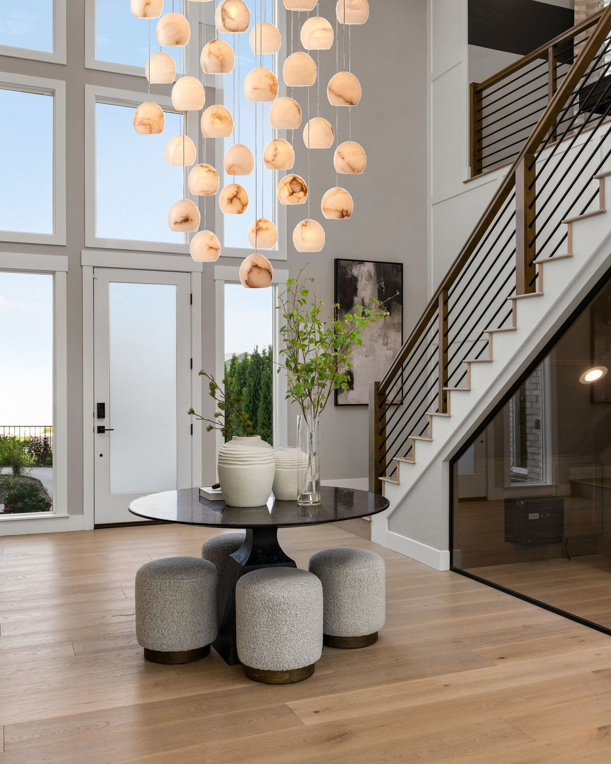 Żyrandol z Kloszami z Naturalnego Alabastru na Linkach – widok produktu 2 | Nuvira Home