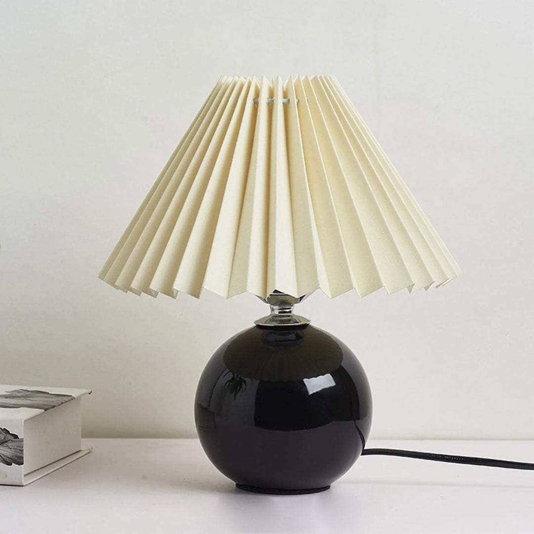 Nordycka ceramiczna plisowana lampka stołowa