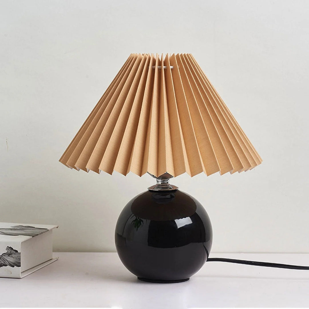 Nordycka ceramiczna plisowana lampka stołowa