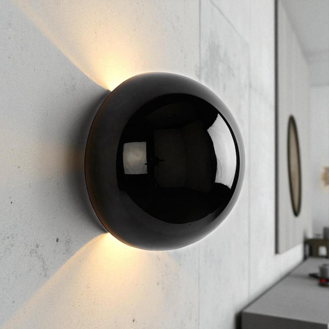 Lampa Ścienna Z Zakrzywioną Metalową Ramą | Styl Vintage