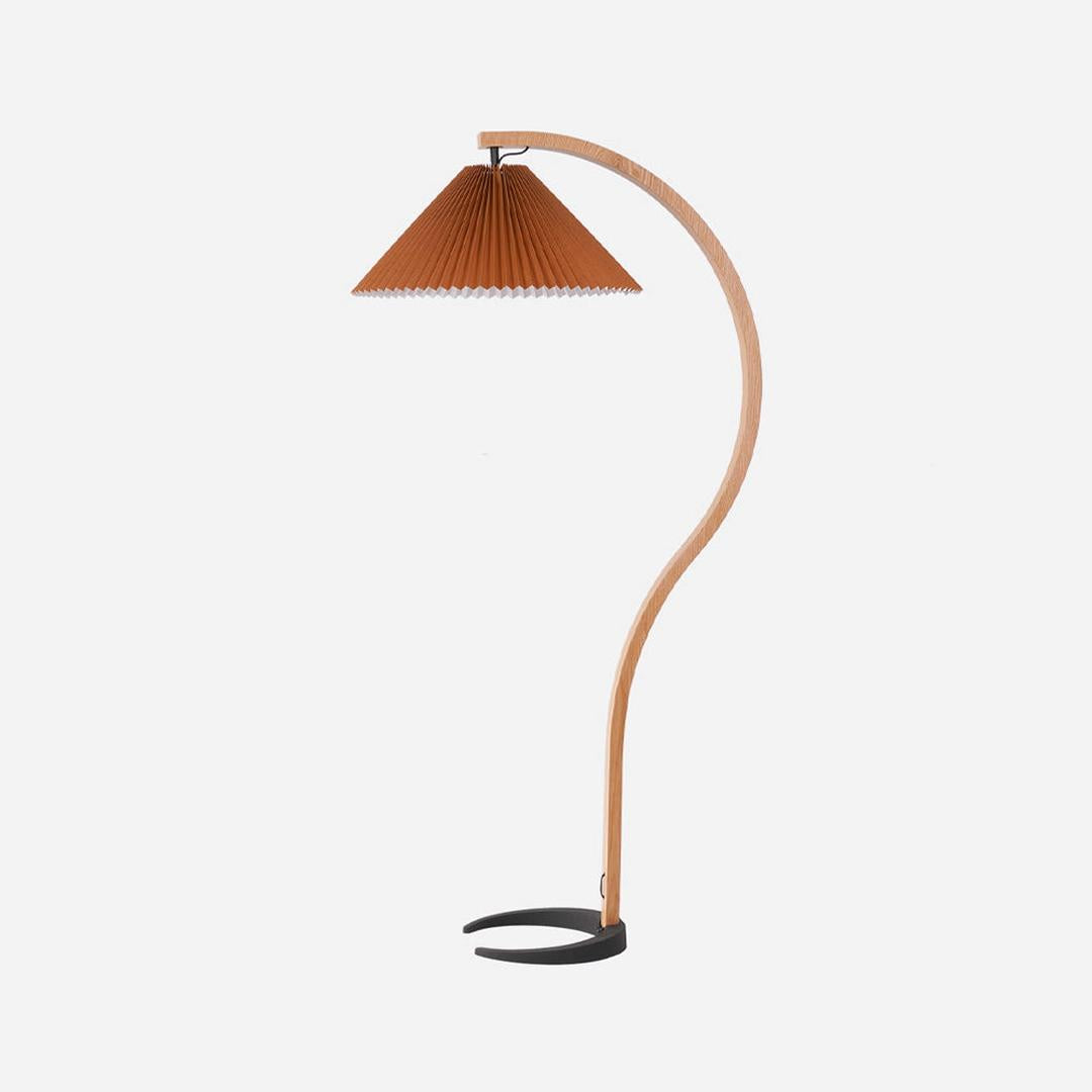Lampe sur pied en bois avec abat-jour plissé