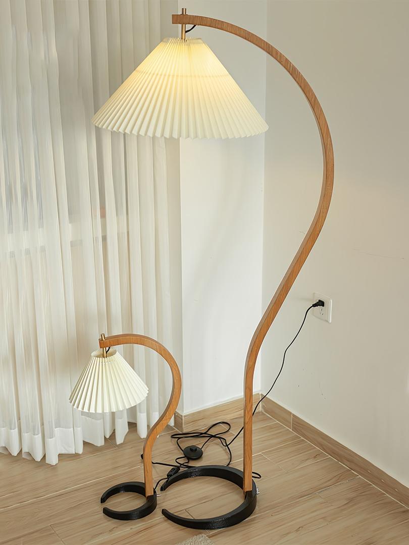 Lampe sur pied en bois avec abat-jour plissé