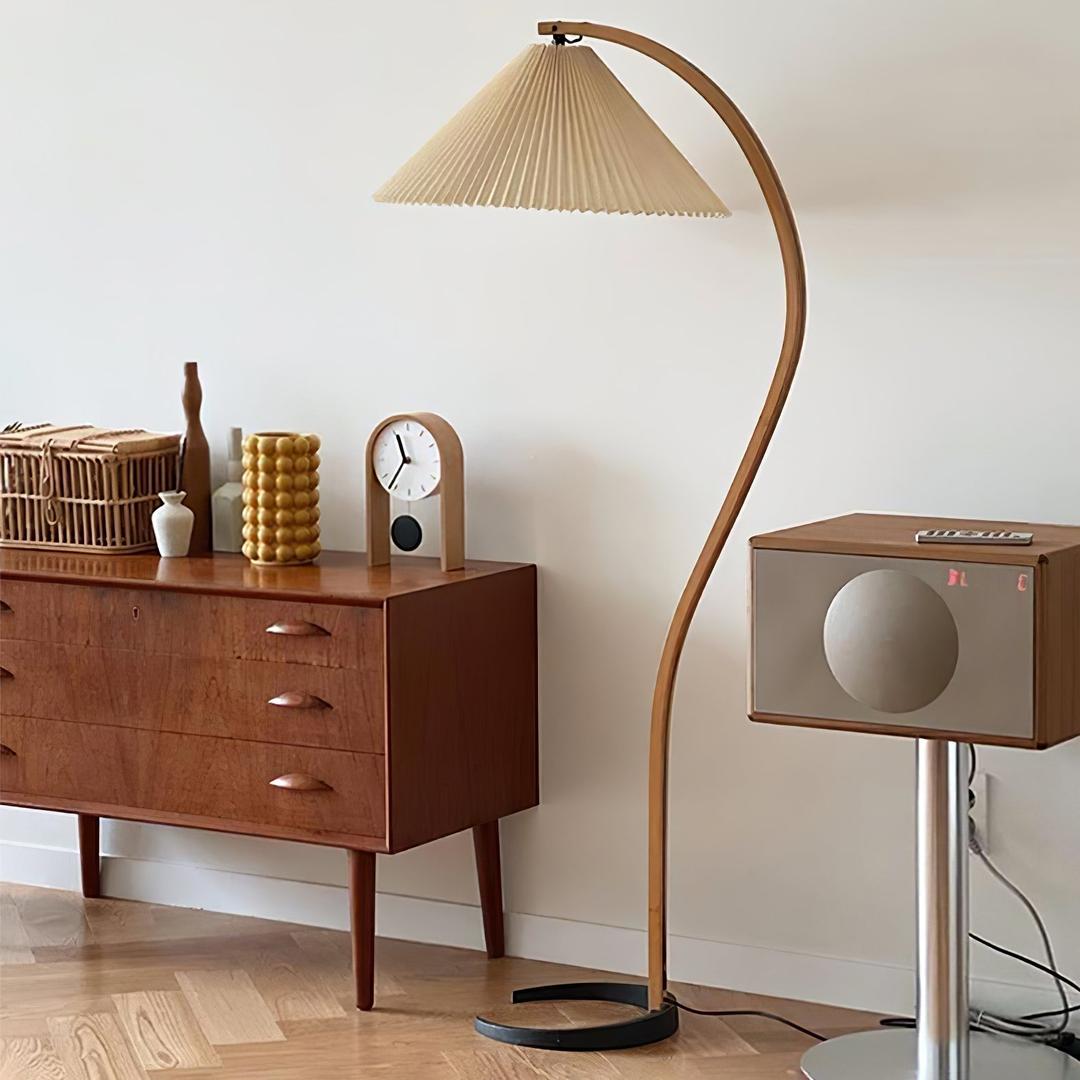 Lampe sur pied en bois avec abat-jour plissé