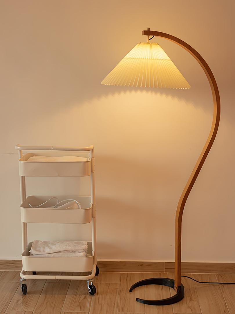 Lampe sur pied en bois avec abat-jour plissé