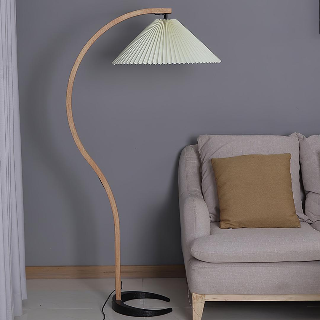 Lampe sur pied en bois avec abat-jour plissé