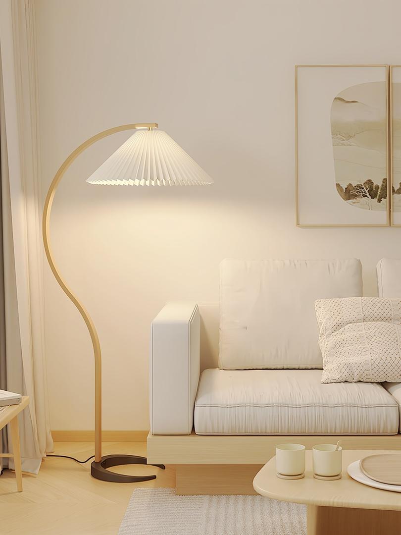 Lampe sur pied en bois avec abat-jour plissé