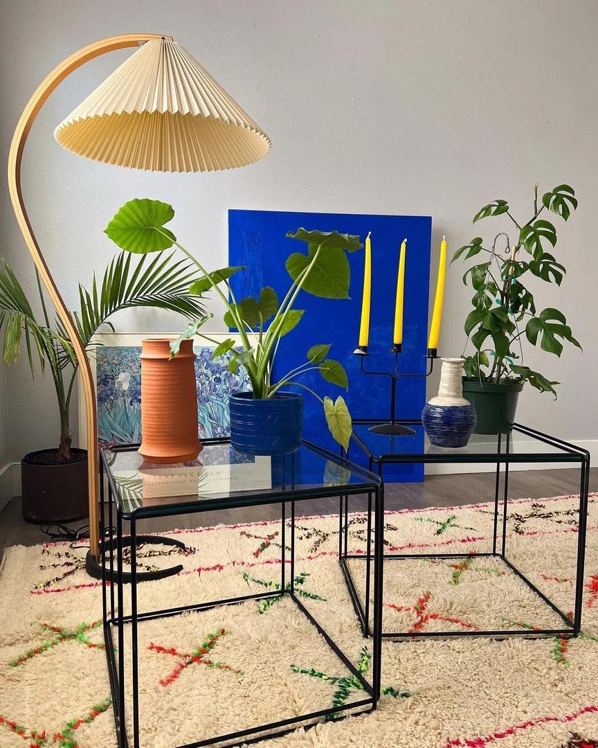 Lampe sur pied en bois avec abat-jour plissé