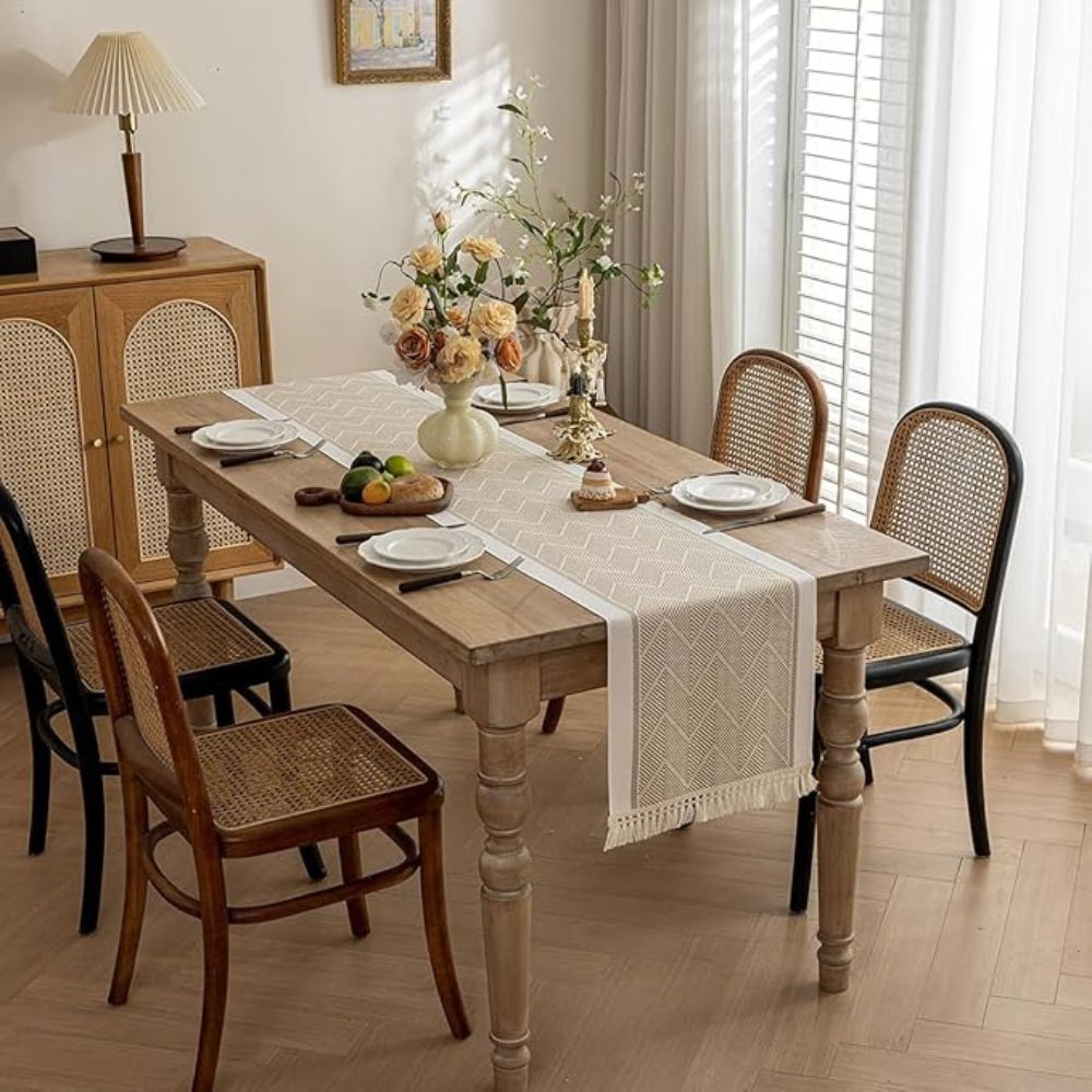 Elegancki Bieżnik na Stół z Tkaną Fakturą i Frędzlami, Mikrofibra