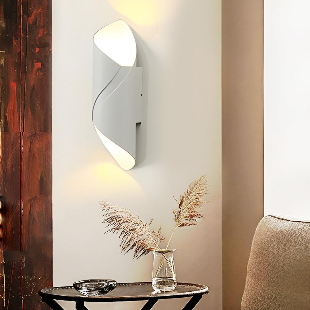 Aluminiowa Lampa Ścienna LED Do Nowoczesnego Oświetlenia – widok produktu 2 | Nuvira Home