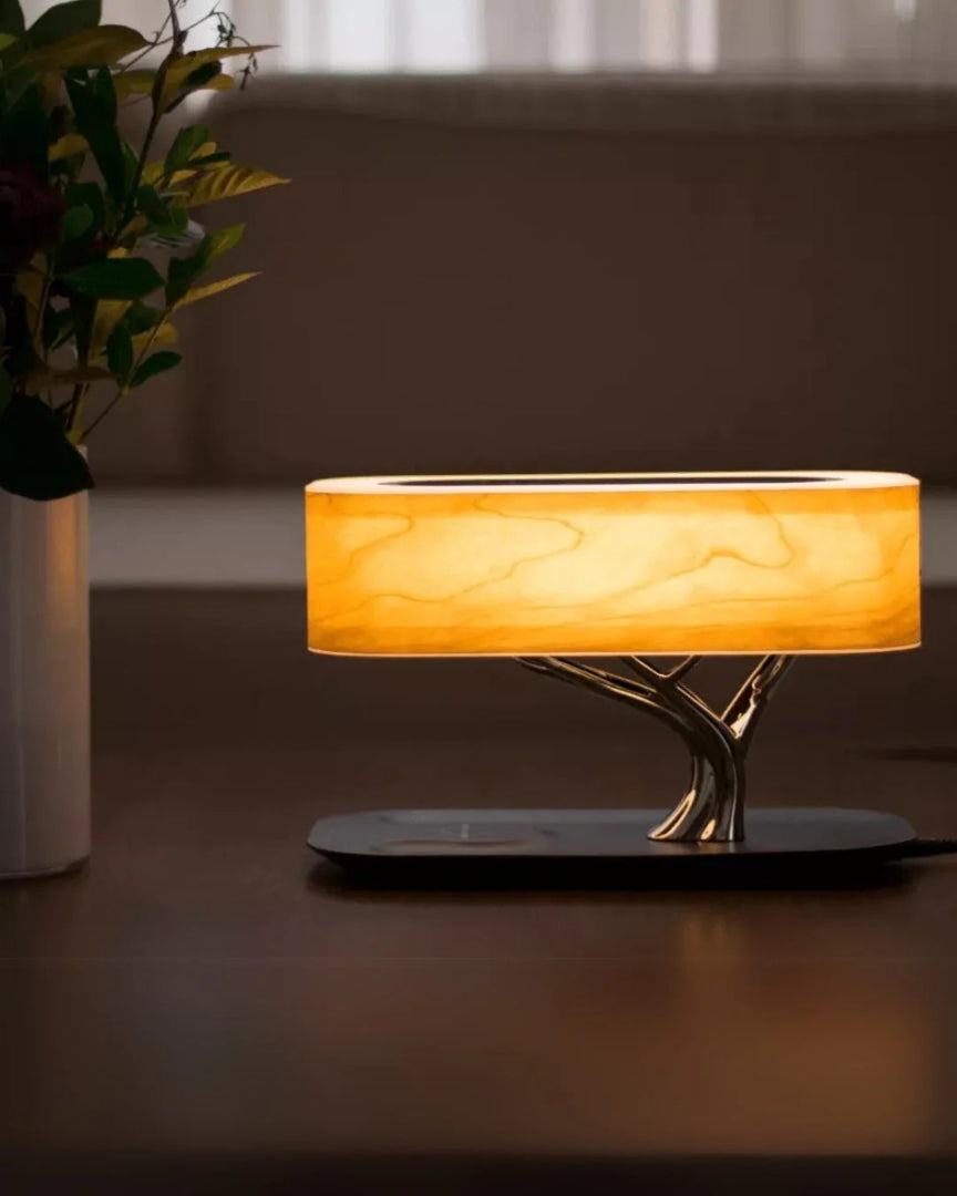 Bezprzewodowa drewniana lampa stołowa z funkcją ładowania – widok produktu 3 | Nuvira Home