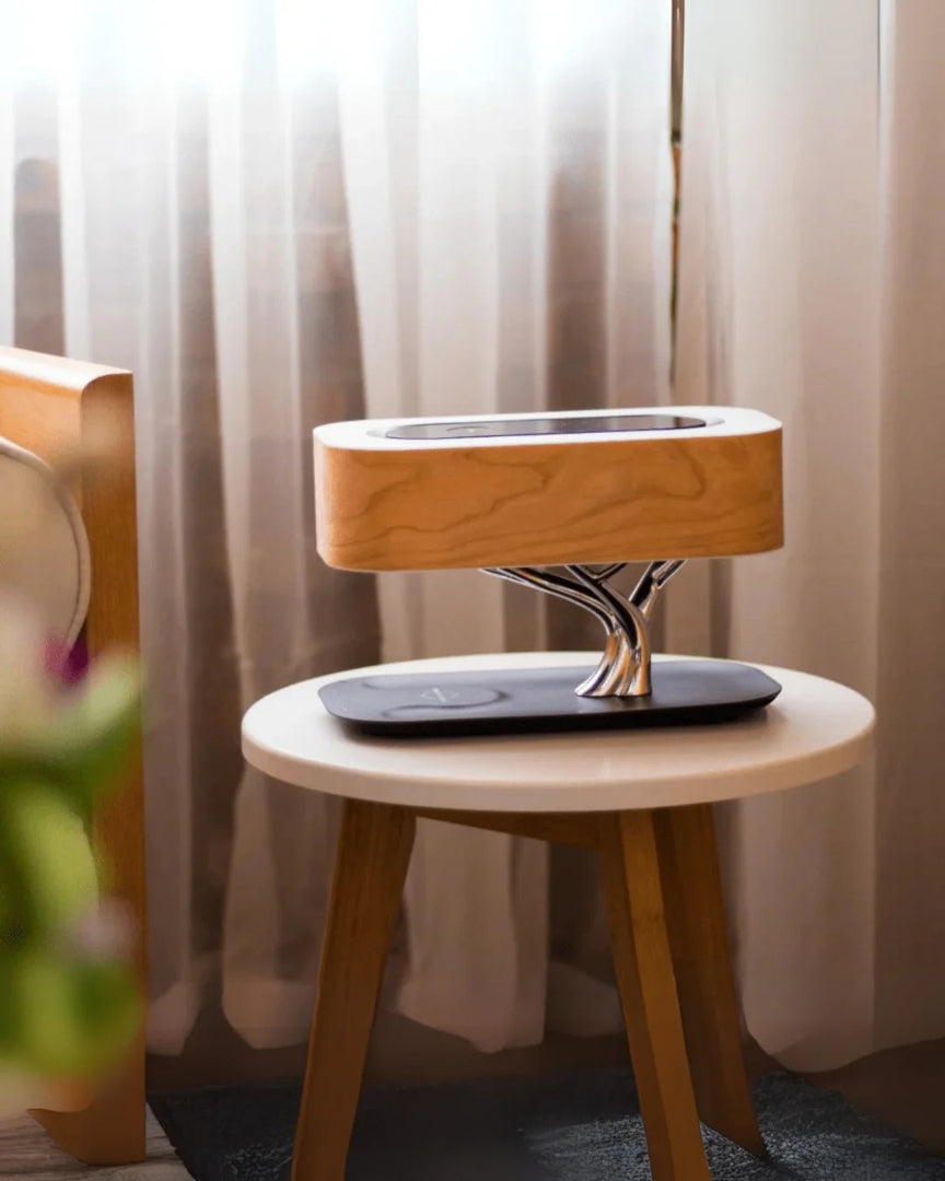 Bezprzewodowa drewniana lampa stołowa z funkcją ładowania – widok produktu 4 | Nuvira Home