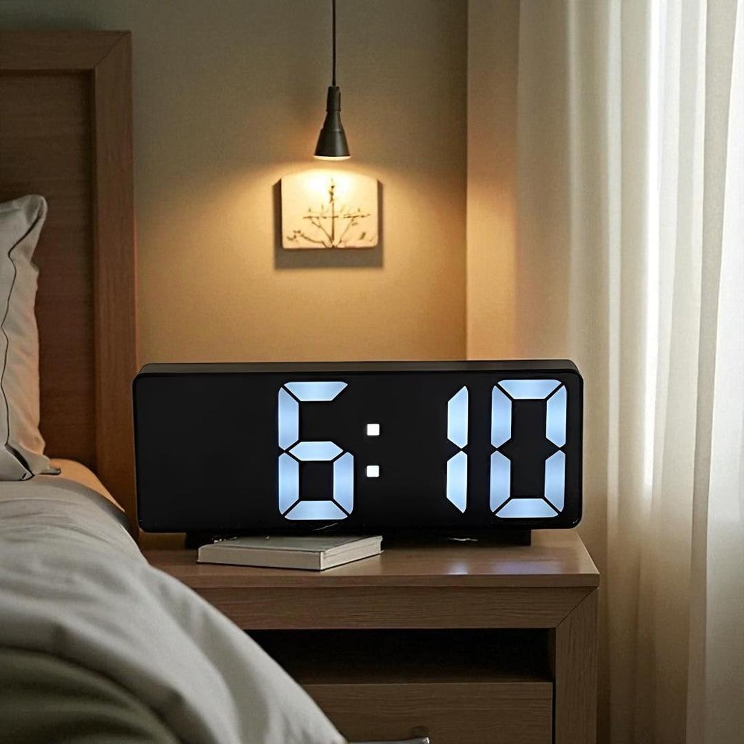 Cyfrowy Lustrzany Budzik LED – Stylowy – widok produktu 1 | Nuvira Home