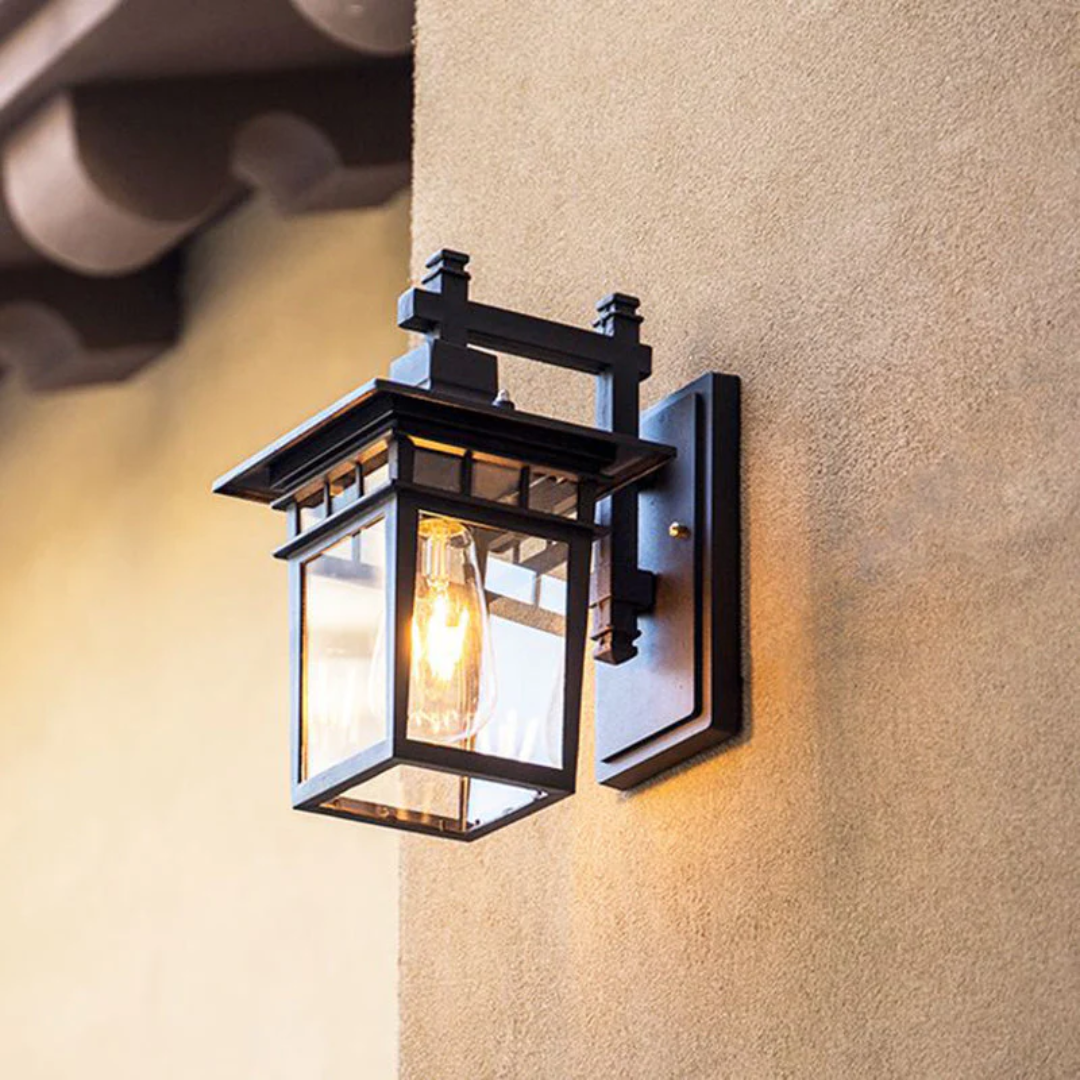 Czarna Lampa Ścienna Zewnętrzna – Ponadczasowy Nowoczesny Styl – widok produktu 4 | Nuvira Home